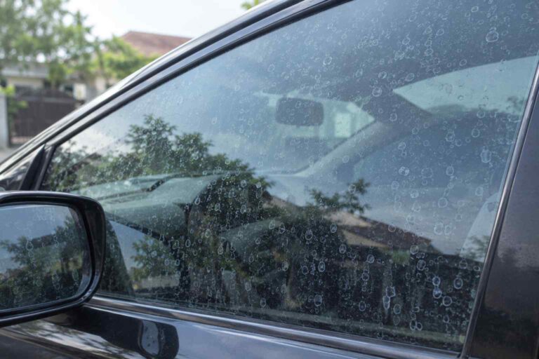 Cara Menghilangkan Bercak Air pada Kaca Mobil